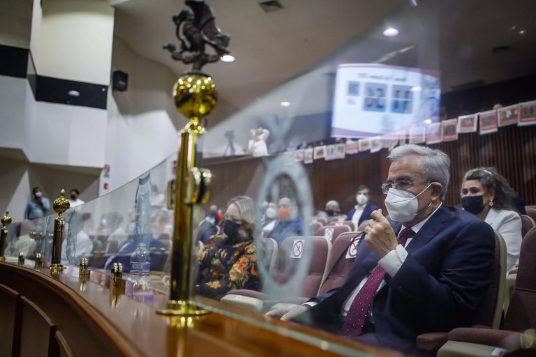 No habrá línea, dice Rocha sobre diputados