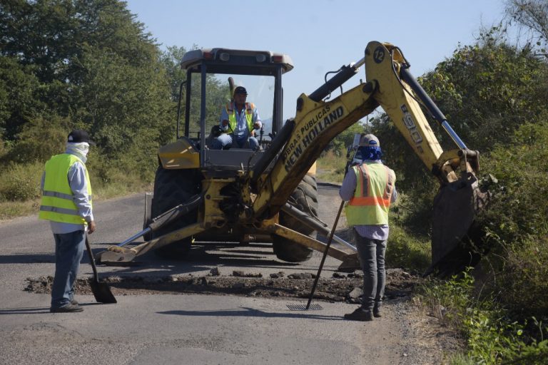 Bachean 700 metros cuadrados de carretera a Tepuche