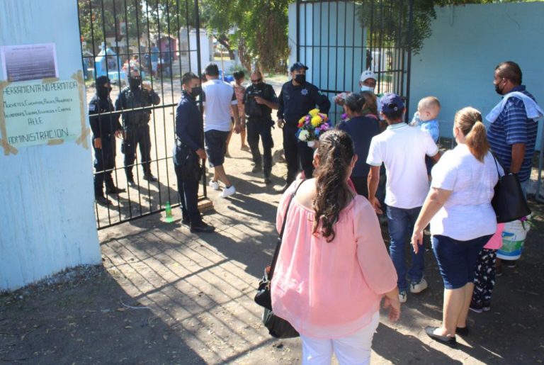 Todo en calma, reporta Mazatlán en panteones