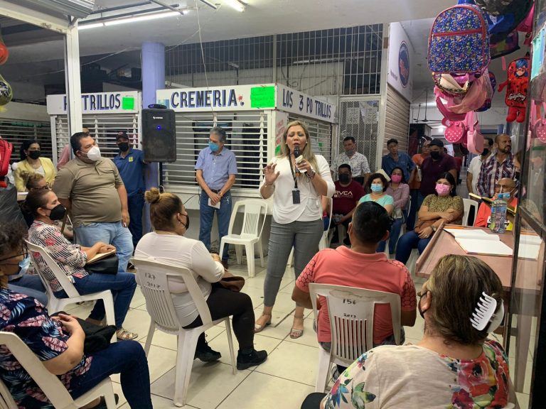 Reúne alcaldesa al comercio para reactivar economía