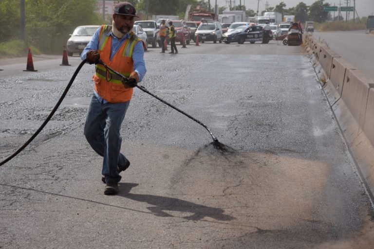 Reencarpetan en Jesús Kumate zona de grietas y hundimiento