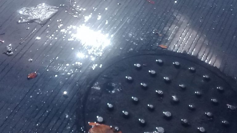 Derraman agua negras en Cofradía de la Loma, Navolato