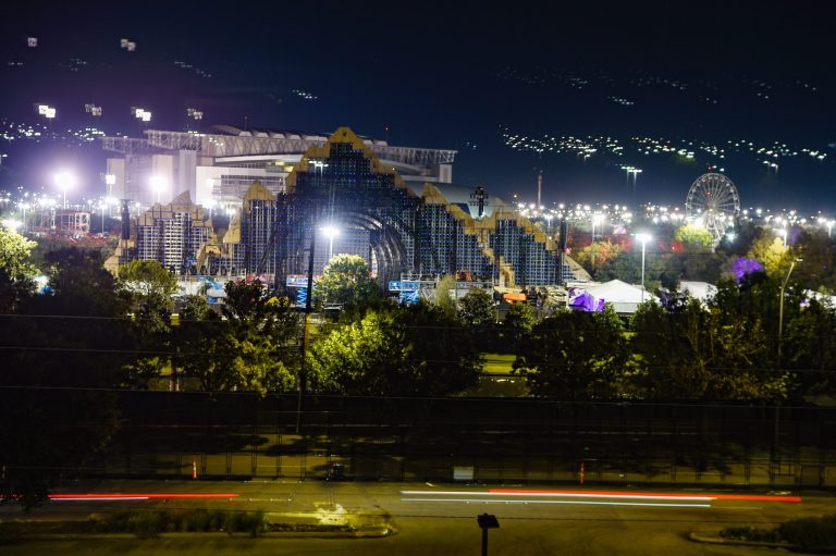 Mueren 8 por ‘avalancha humana’ en concierto en Texas