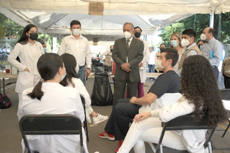 Llegan 35 mil jóvenes por vacunas en Culiacán