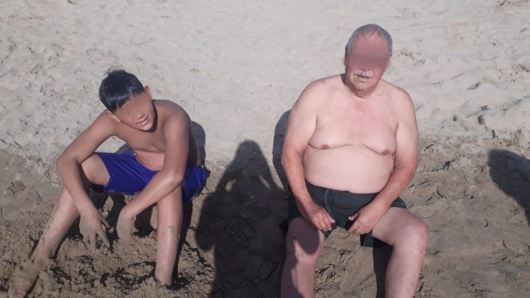 Salvavidas municipales rescatan a dos turistas de Chihuahua