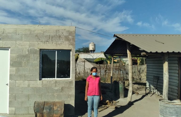 De lámina a concreto: son 33 casas en San Lorenzo y comisarías