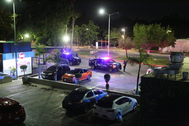 Vigilan bares, cantinas y centros nocturnos en Culiacán