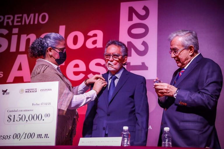 Para Gilberto López Alanís el premio Sinaloa de las Artes