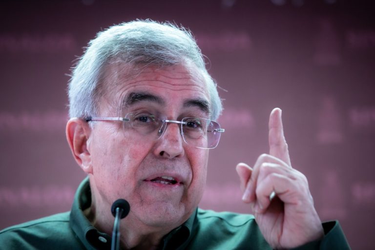 Así sea secretario, lo voy a despedir: Rocha por plazas en Salud