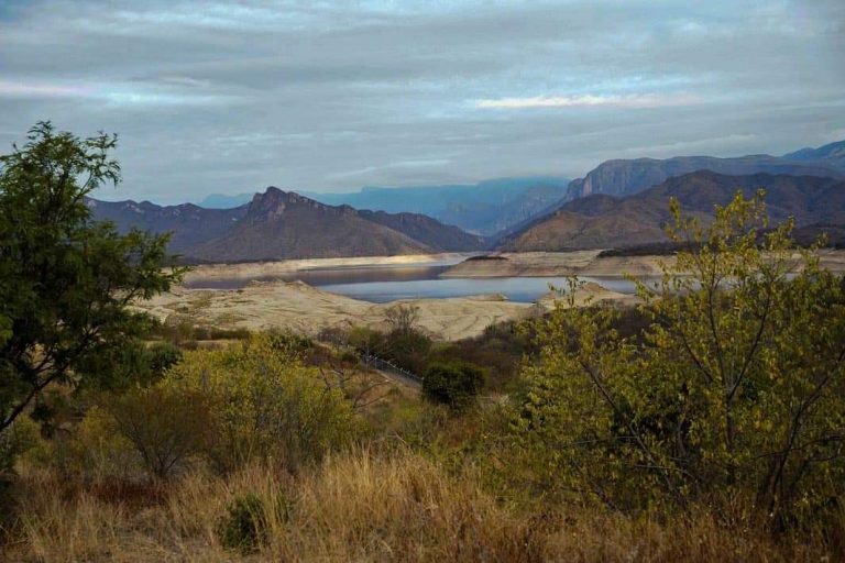 Buscan unir a Sinaloa y Chihuahua con puente en la presa Huites