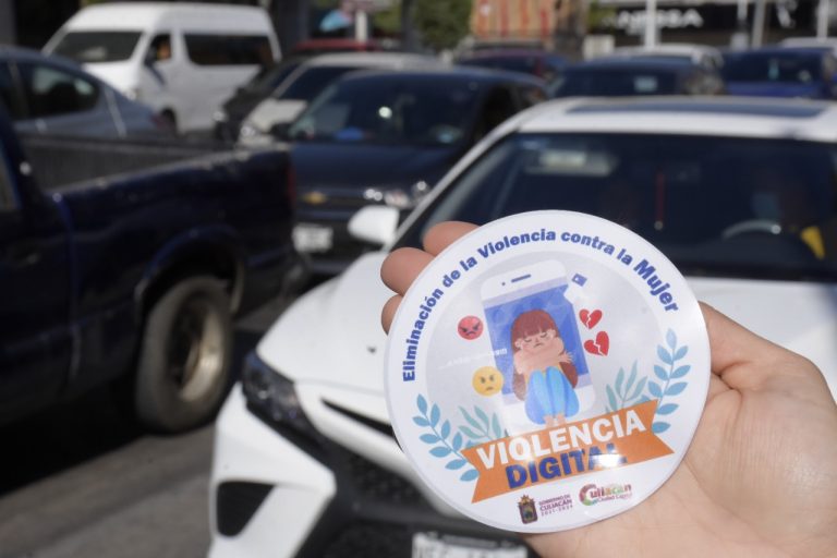 … y en Culiacán salen a calles por ‘ataques’ digitales