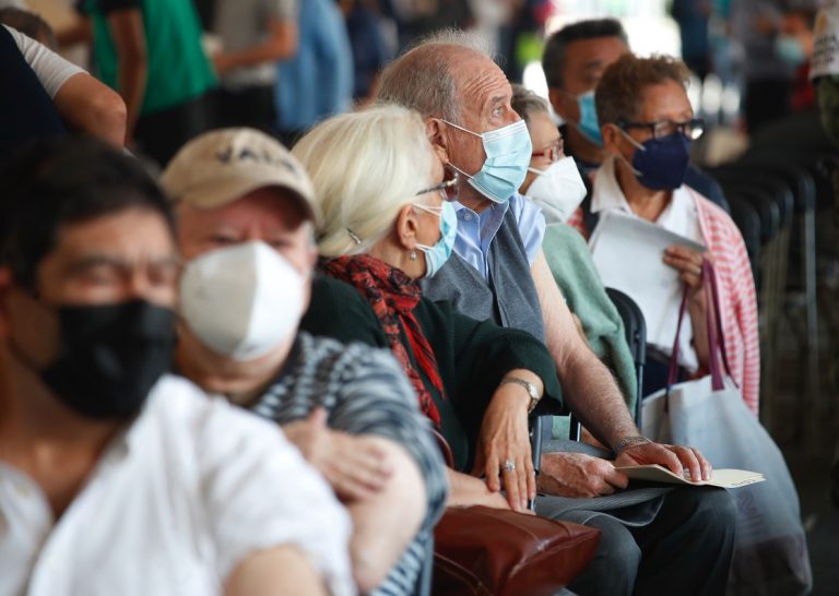 Abre semana con reducción de 19% en contagios