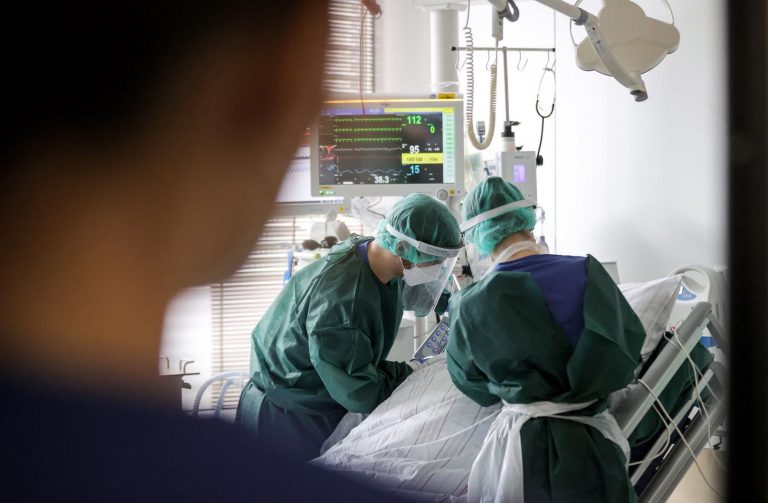 Fallecen 3 por COVID-19 y hay 1,585 nuevos contagios