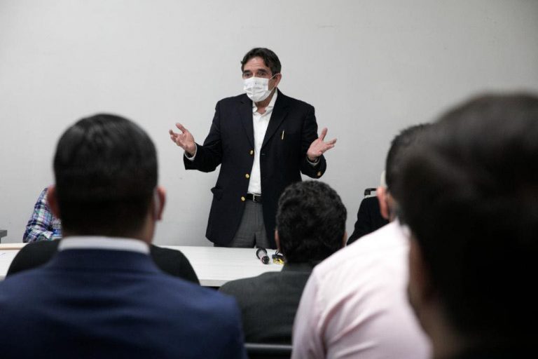 Responde Cuén: la honra no está a cambio de un cargo público