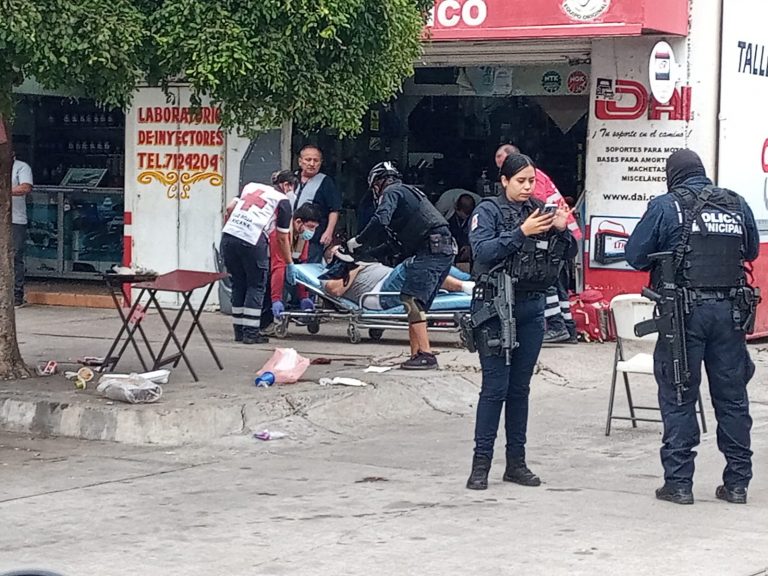 Dispara contra asistentes en refaccionaria; hay dos heridos