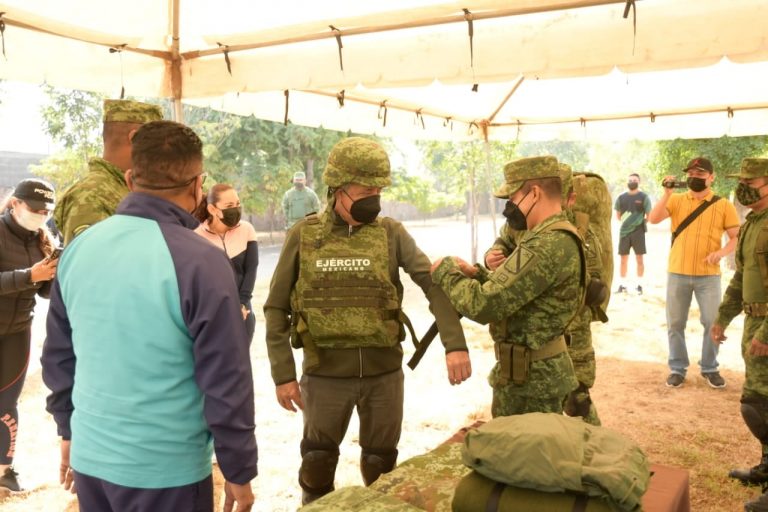 Muestran en paseo la vida militar