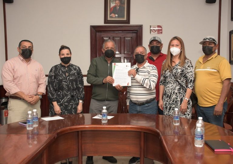 Da alcalde de Culiacán certeza laboral a pepenadores