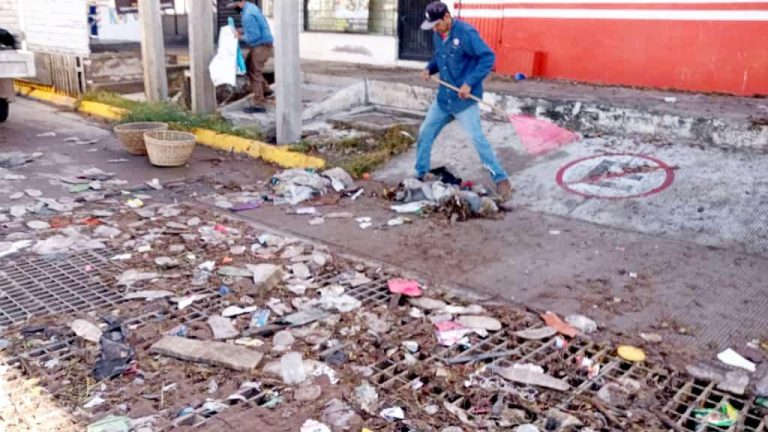 Reanudan en Los Mochis agua y luz tras tormenta