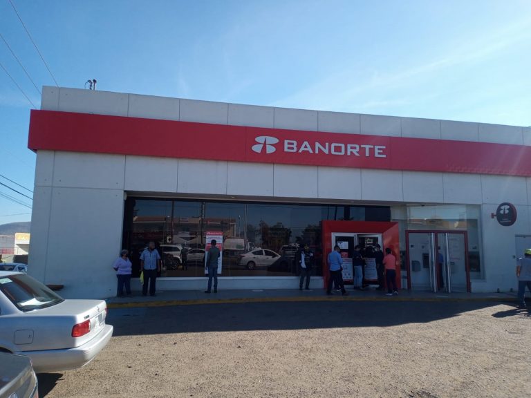 Se llevan $500 mil tras asalto afuera de un banco en Culiacán