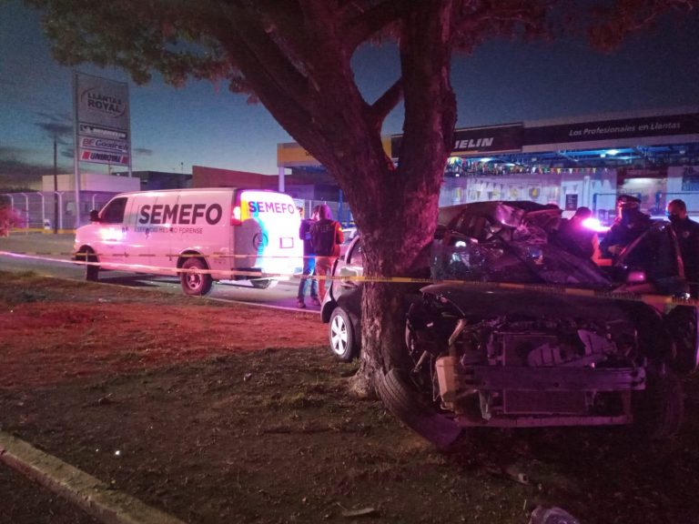 Fallece joven tras impactarse contra árbol en la calzada Aeropuerto