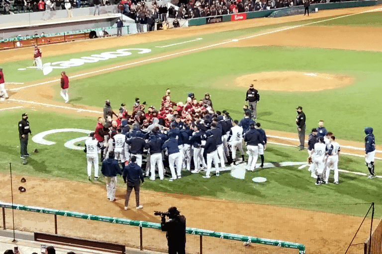 Protagonizan trifulca Algodoneros y Tomateros en playoffs de la LMP