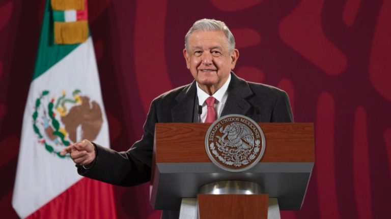 AMLO ingresa a hospital militar a revisión de rutina