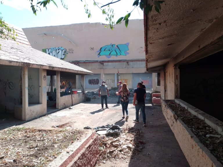 Pegan limpia a antiguo cine en Culiacán