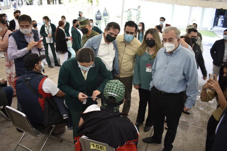 Registra vacunación a maestros fluidez y organización: SEPyC