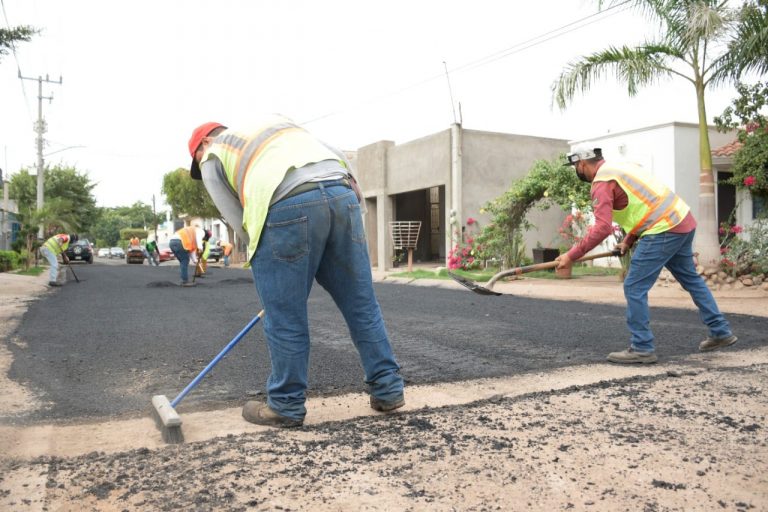 Se quejan los vecinos y reparan la calle