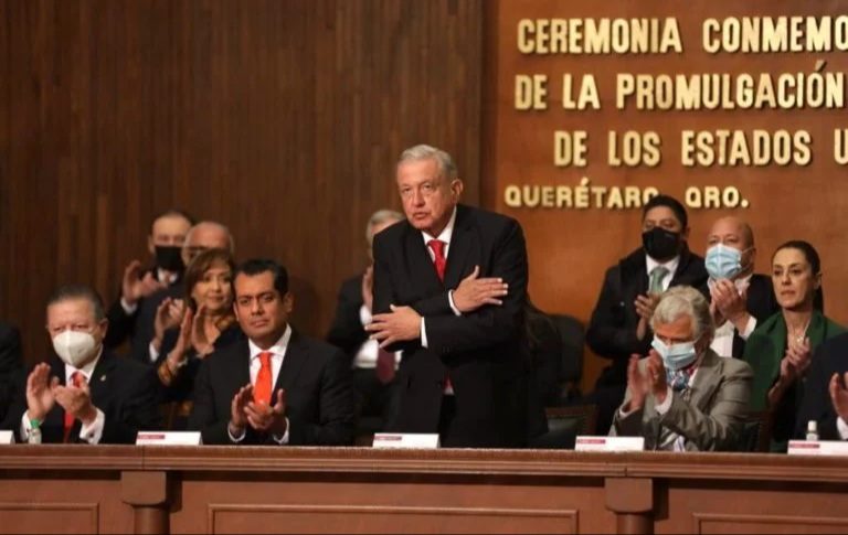 Insiste AMLO en una reforma electoral ante Lorenzo Córdova