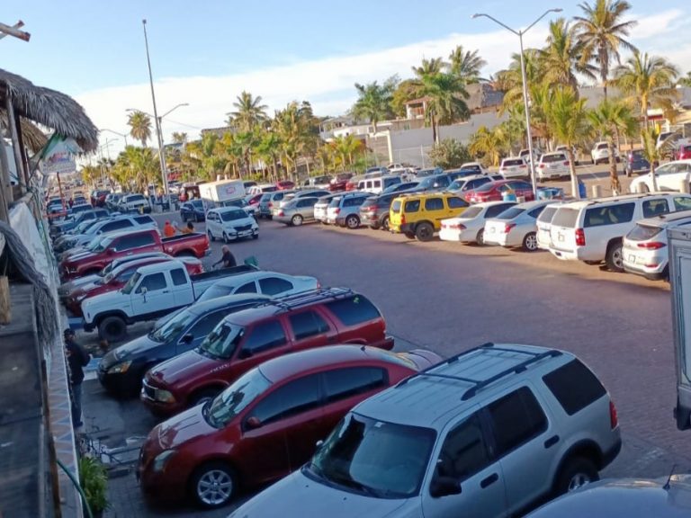 Se desborda turismo a Altata