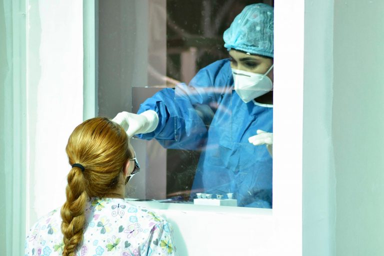 Bajan a 12 muertes por COVID-19