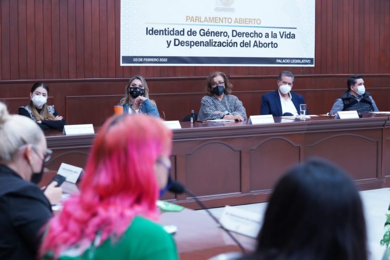 Llaman diputados a comunidad LGBTT a consensos