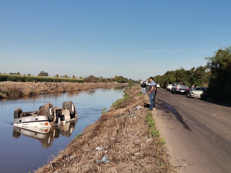 Choca góndola con Chevy y se va al canal 7 de Culiacán