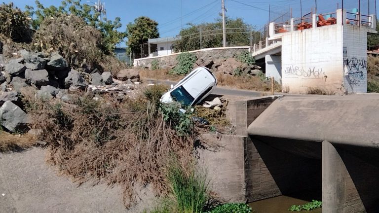 Salen por sus propios medios en picada al río