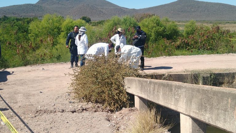 Flota cadáver de un joven en canal Humaya