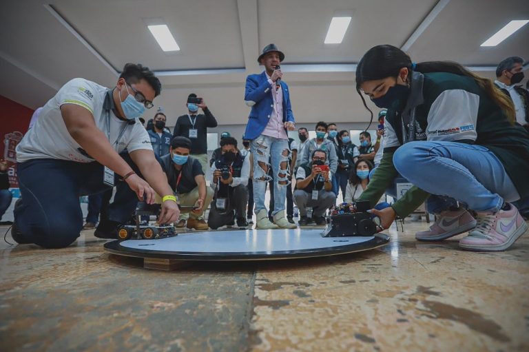 Ofrece Canadá empleo de $50 mil a egresados de Conalep