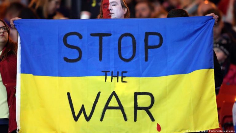 Retrocede Rusia en Ucrania; se centra en el Donbás