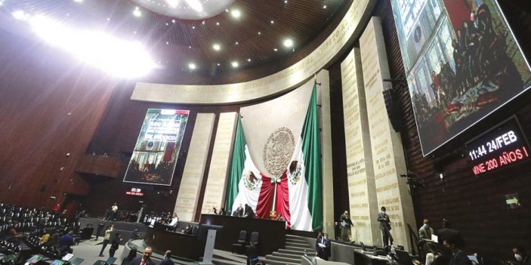 Avalan retención de nómina a trabajadores por créditos antes de que reciban su salario