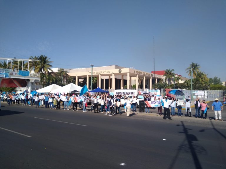 Un sacerdote en huelga de hambre y se suman más contra el aborto