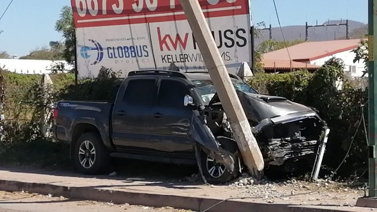 Un herido en choque rumbo a Sanalona