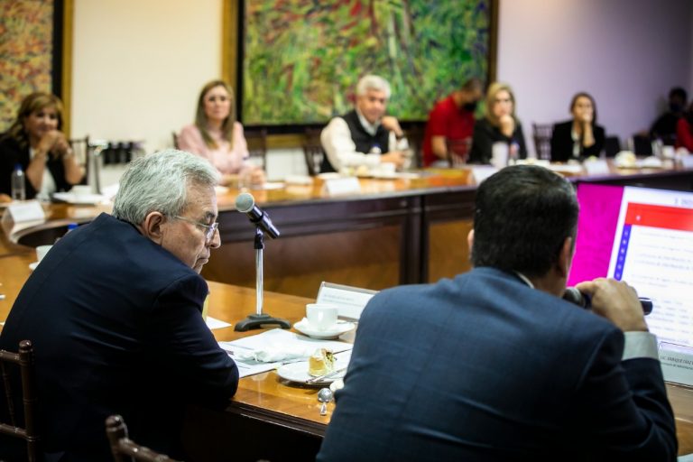 Delinean Rocha y secretarios Plan Estatal de Desarrollo