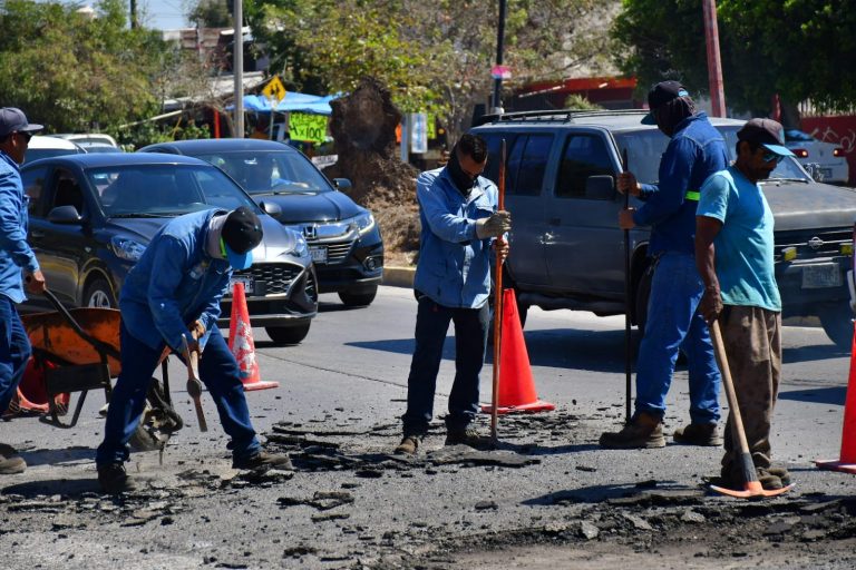 Afectarán 3 horas por bacheo en Juan Pablo II