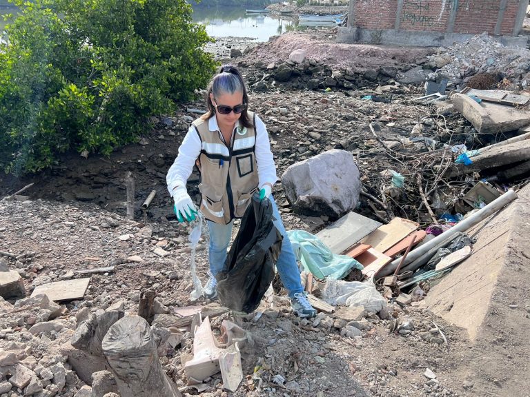 Recogen muebles y hasta animales muertos el estero El Infiernillo