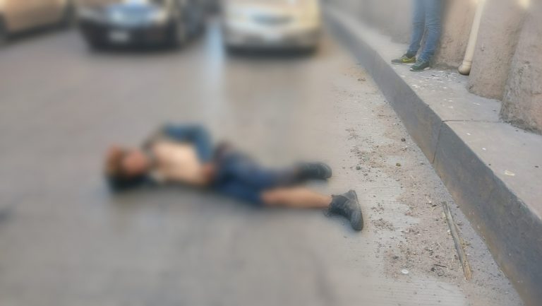 Se arroja de un puente y sobrevive con posibles lesiones menores