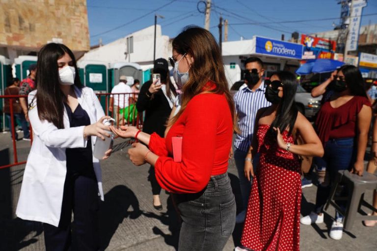 COVID: bajan muertes, se mantienen en alto sospechosos