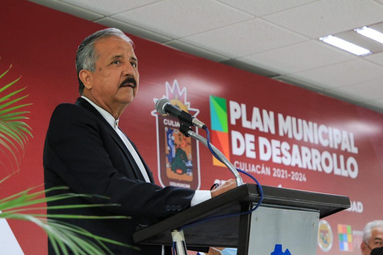 La vamos a ganar: alcalde al enfrentar a diputados