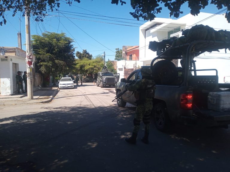 Con blindada y un Hummer aseguran vivienda en Culiacán