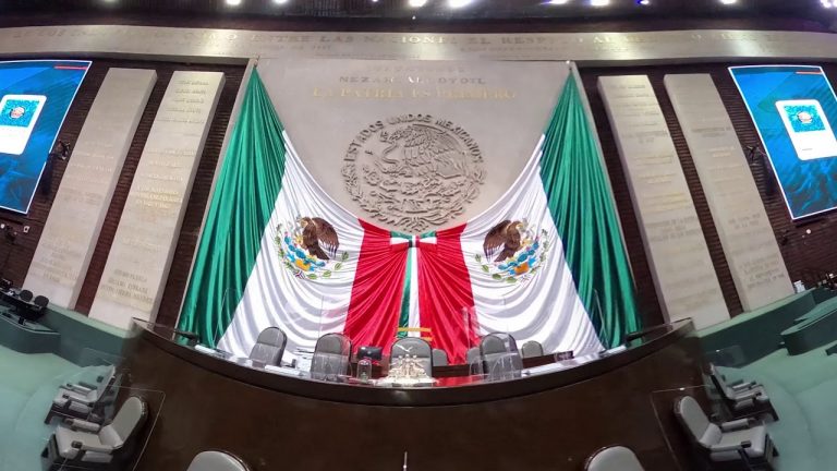 Ingresaría Juan de Dios Bátiz al muro de honor del Congreso