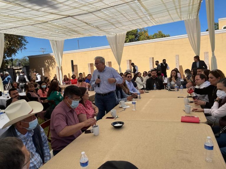 Celebra Rocha reunión en casa priista